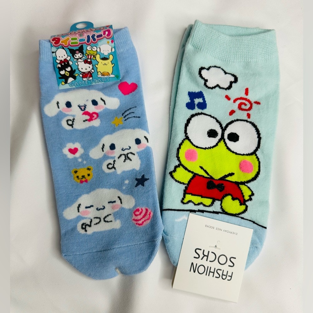 Sanrio Comfortable And Versatile Women's Short 2 Socks Bundle